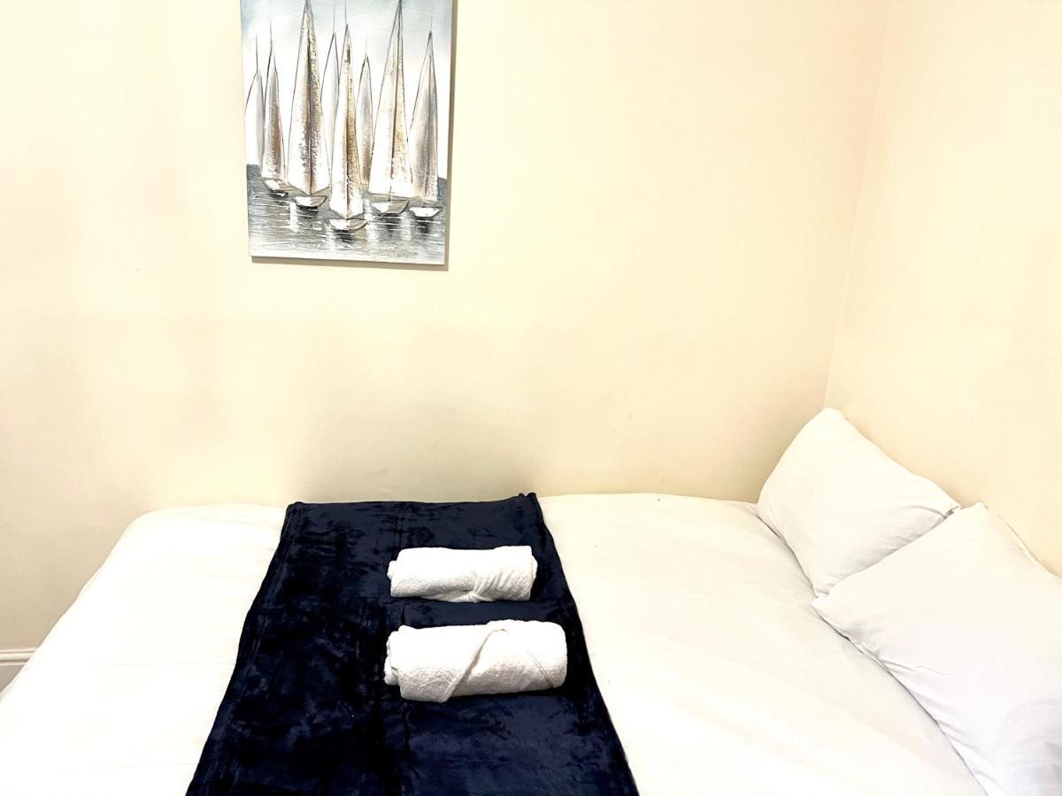Aldgate Holiday Rooms Londen Buitenkant foto