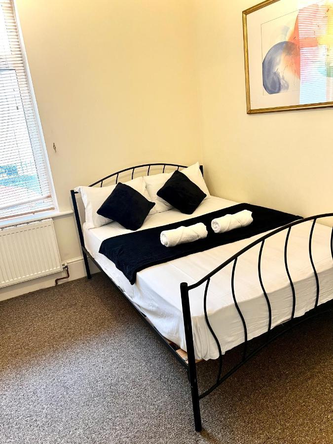 Aldgate Holiday Rooms Londen Buitenkant foto